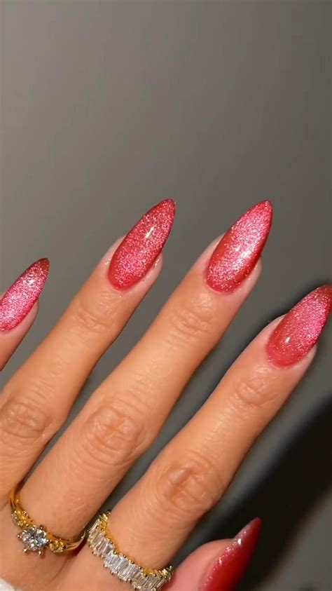 Розовый маникюр с эффектом кошачий глаз | Nagels, Make up