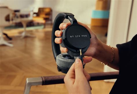 DT 270 PRO: Studio headphones for recording and monitoring | beyerdynamic