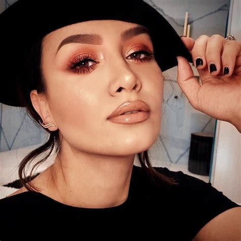 Anna Petrosian on Instagram: “🍁maĸeυp deтaιlѕ🍁 eyeѕ: @iluvsarahii х ...