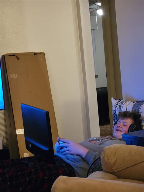 Rate my gf brothers setup : r/pcmasterrace