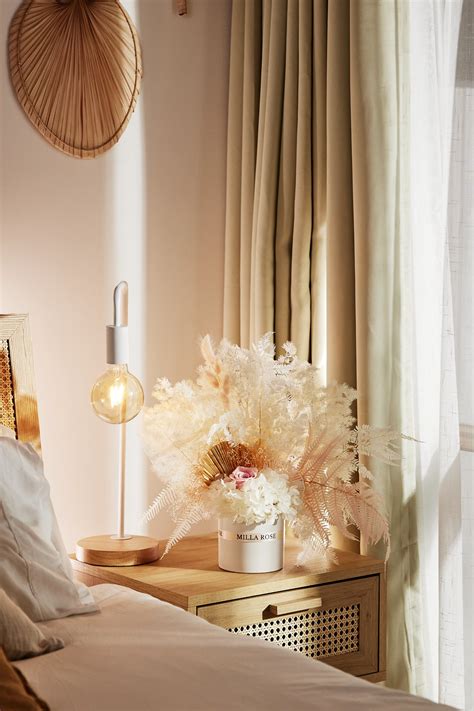 Milla Rose - Are you a fan of flowers on your bedside table? We
