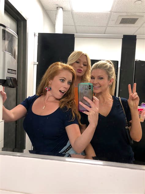 🍑OFFICIAL🍑 Paris Banks fan club (@PBsSpecialClub) / Twitter