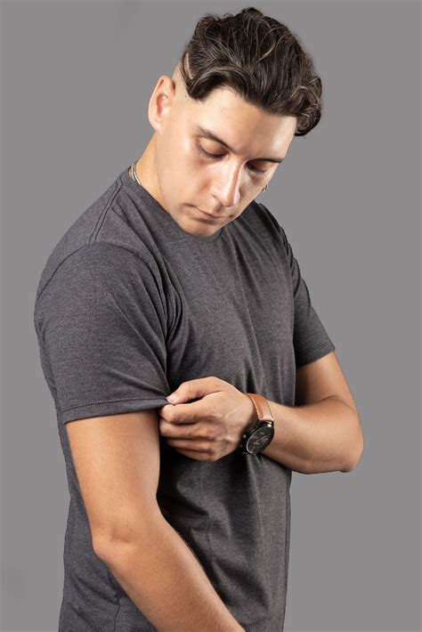 Darkbasics Remera básica gris oscuro - ¡Comprá Ahora!