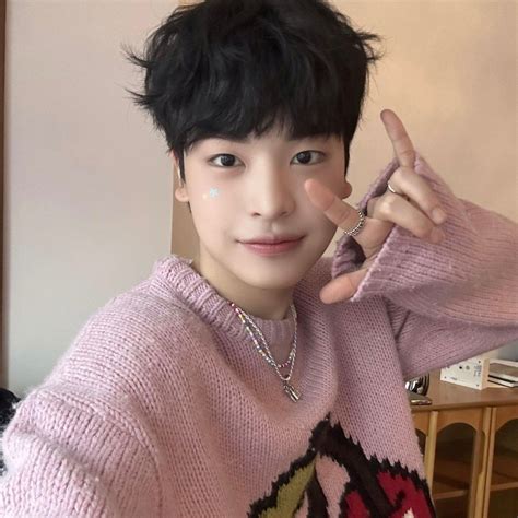 yechan xikers Ring Doorbell, Bias Kpop, Boy Groups, Debut, Rapper, Idol ...