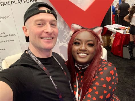 TW Pornstars - Emmie Vixxxen Curvy Ebony Waifu 🐈‍⬛⏳. Twitter. Literally