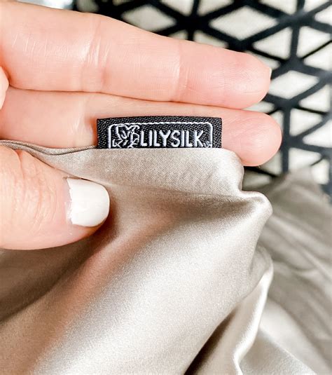 5 Amazing Benefits of a Silk Pillowcase — Newtrition New You