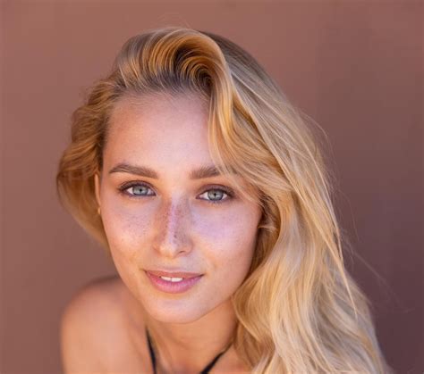 Kelly Collins - Bio, Age, Height, Wiki | Models Biography