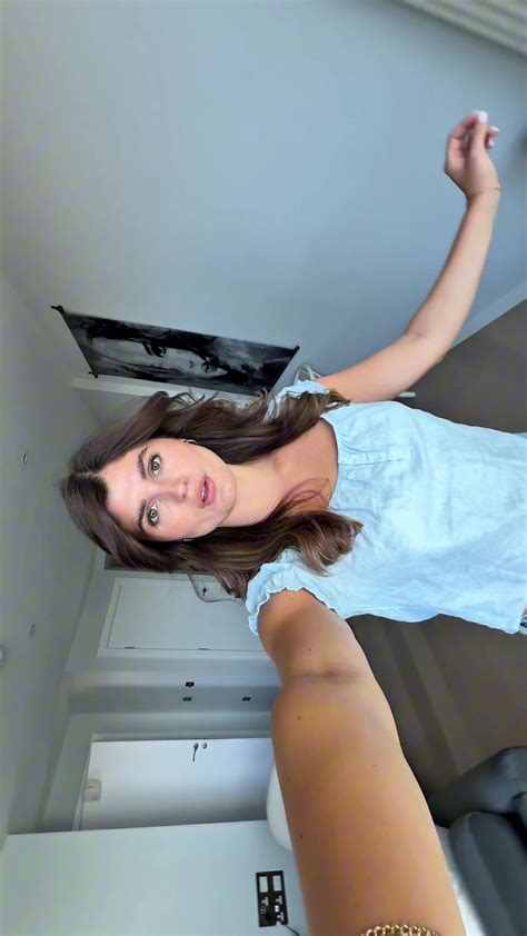 Elle Edwards (@livefitelle) - Urlebird