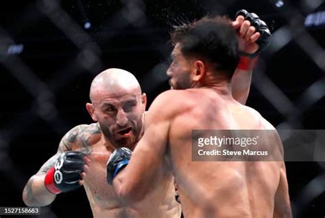 27,658 Ufc Featherweight Fight Stock Photos, High-Res Pictures, and ...