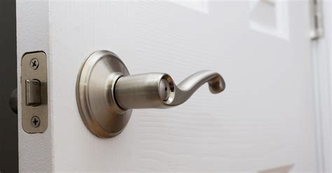 how to unlock a door with a hole 6