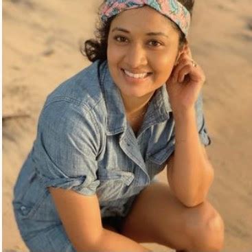 Ruvi Lakmali Exuberant, Flamboyant Tele and film Actress,Wins Award At ...
