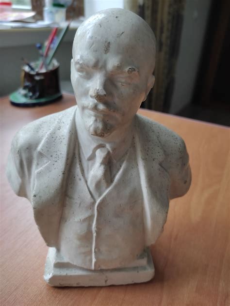 Бюст Ленина