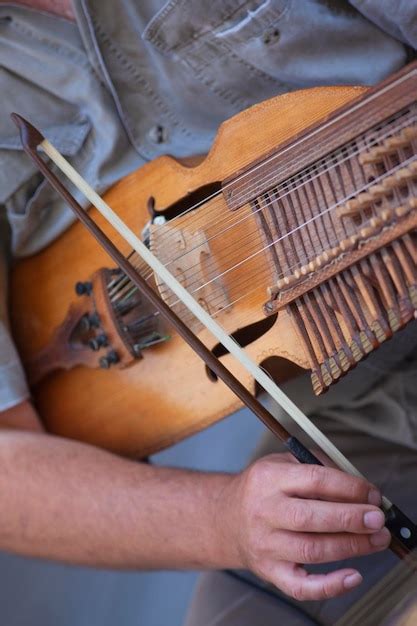 Premium Photo | Old violin