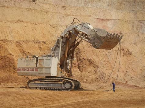 glencore   toronto listed katanga mining private   premium