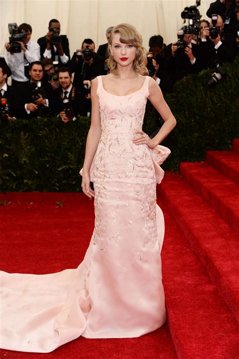 TAYLOR SWIFT at MET Gala 2014 in Ney York – HawtCelebs
