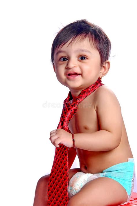 Indisches Baby mit Bindung stockfoto. Bild von freundlich - 150567164
