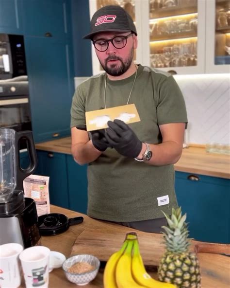 Овошен шејк 🍍 👋За овој шејк искористив: Ананас, банана, замрзнати ...