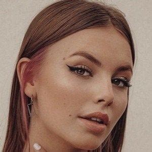 Claudia García (TikTok Star) - Age, Birthday, Bio, Facts, Family, Net ...