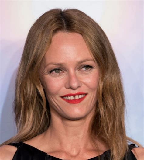 🎙️ Did Vanessa Paradis Get Her Teeth Fixed? 