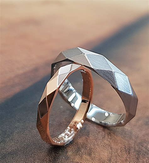Nikki adlı kullanıcının rings panosundaki Pin | Alyans, Siyah takı ...