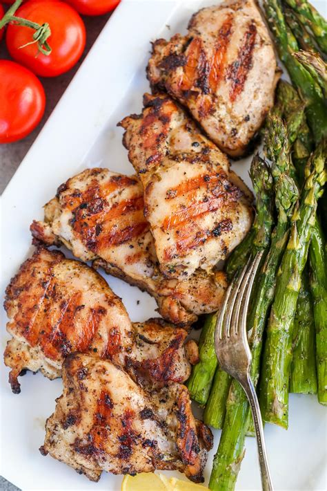 Grilled Chicken Wings Recipe (Just 3 Ingredients) - Momsdish