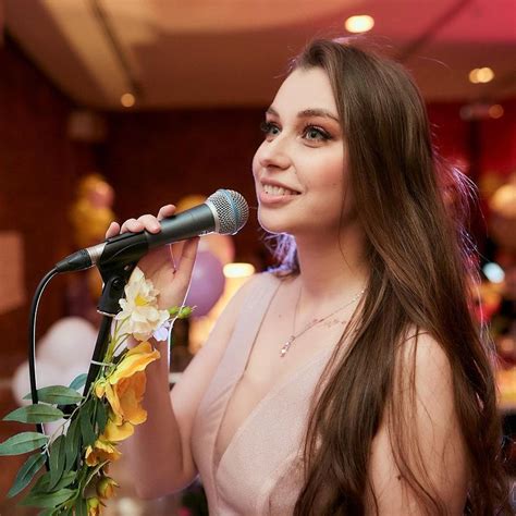 Саша | Певица | Владивосток в Instagram: «Вести с полей 📢 🎙 Я наконец ...
