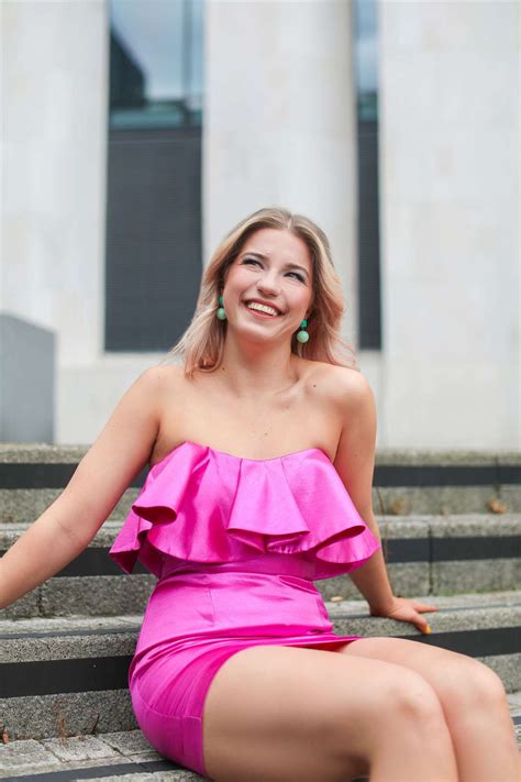 Comedian Olga Koch bringing her ‘roller coaster romcom’ of a show to ...