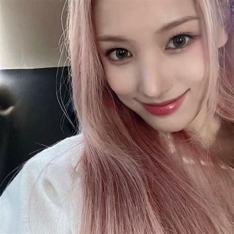 Pin by ⩇⩇ ࣪ ָ ‘ zzxcrunch ! °• 🎀 on nmixx | Instagram update, Korean ...