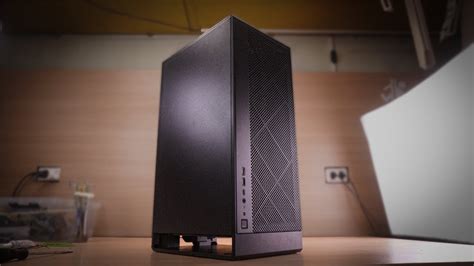 Silverstone Alta G1M - YouTube