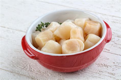Premium Photo | Raw scallops