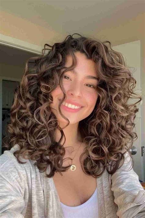 31 Essential Layered Curly Haircuts To Elevate Your Natural Curls To ...