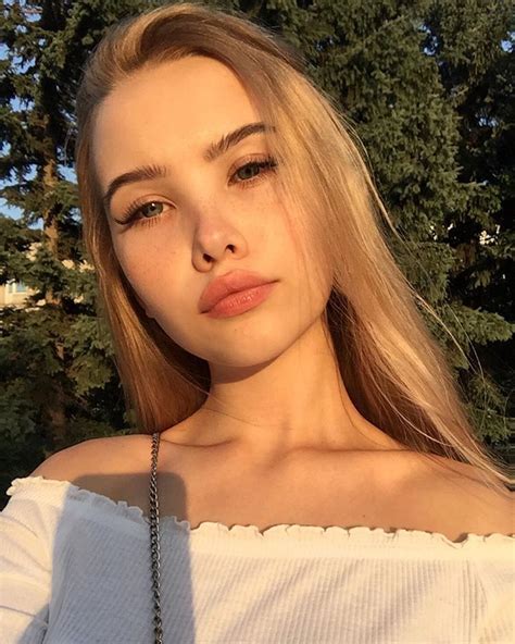 Фото На Аву Девушка На Окне — Картинки