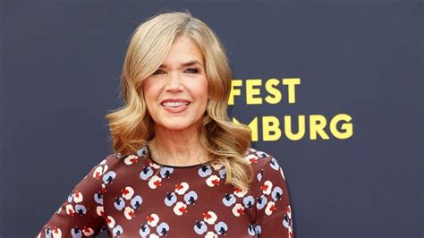 Falten bekommen: Fans kritisieren Anke Engelkes Aussehen