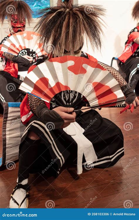 Iwasaki Onikenbai, Japanese Traditional Dance Editorial Photo - Image ...