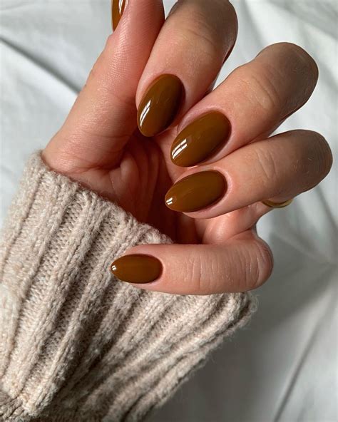 The Best Nail Colors of Fall 2023 | The Everygirl