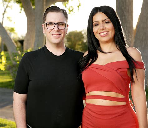 Brasileira estrela de reality nos EUA dobra tamanho dos seios após