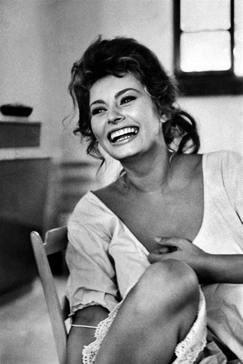 "Everything you see, I owe to spaghetti..." Sophia Loren. | Sofia loren