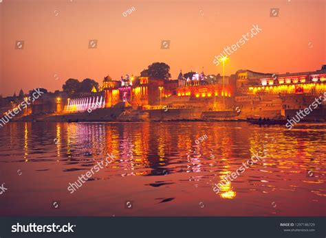 3,652 Varanasi Ghat At Night Images, Stock Photos, 3D objects ...