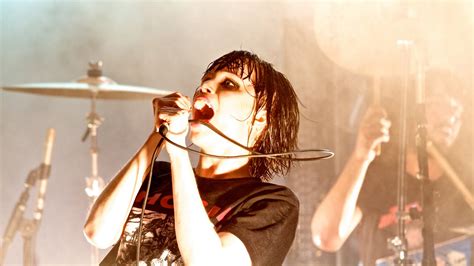 Crystal Castles | Music fanart | fanart.tv
