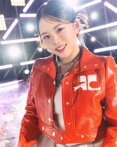 VCHA - The 1st Single: Girls of the Year (Kaylee - Concept Photo) : r/kpop