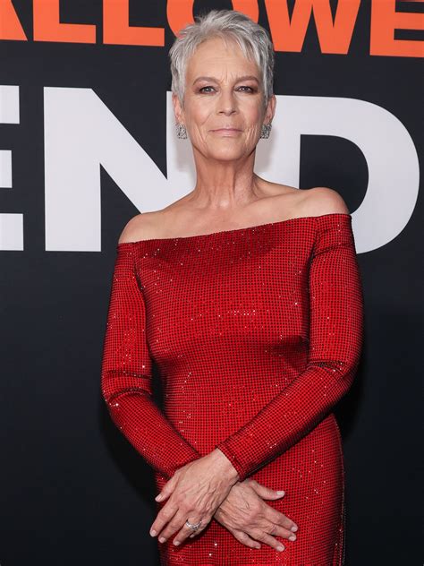 ジェイミー・リー・カーティス、自身の経験から美容整形に反対 | Vogue Japan