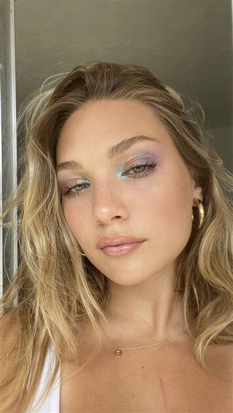 Iridescent eyeshadow makeup look #beauty #makeup | Hair makeup, Makeup ...