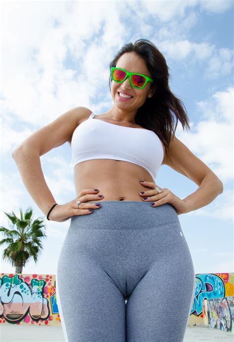 41 Pics of Hot Babes With Camel Toe | eBaum's World