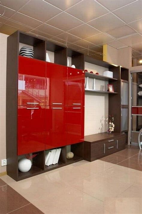 Красные глянцевые вставки в дизайне стенки | Room divider, Home decor ...
