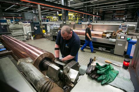 German Industry Output Rises for Fifth Month as Growth Firms - Bloomberg