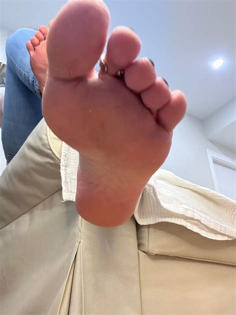 You know what to do 😉 : r/feetcasual