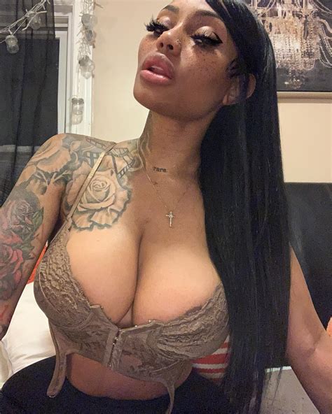 Litty Britty | 👽🖤 | Instagram