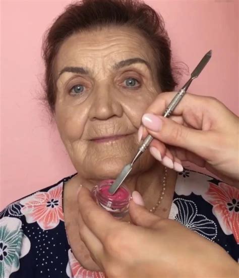 Макияж для женщины 80 лет: визажист показала на примере своей бабушки