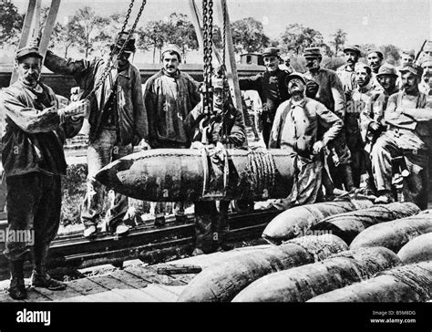 Artillery shells world war hi-res stock photography and images - Alamy