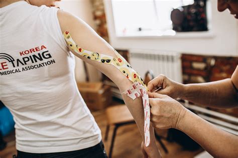 Как правильно наклеить тейп на предплечье | Athleticmed.ru
